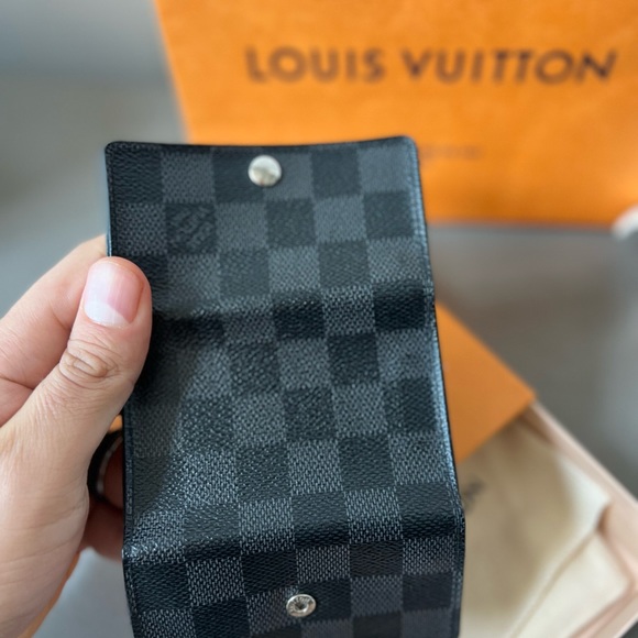 Louis Vuitton Damien graphite 6 key holder. Used - Picture 7 of 9
